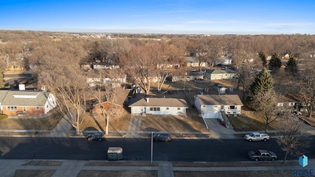 608 S Annway Dr Drive, Sioux Falls, SD 57103