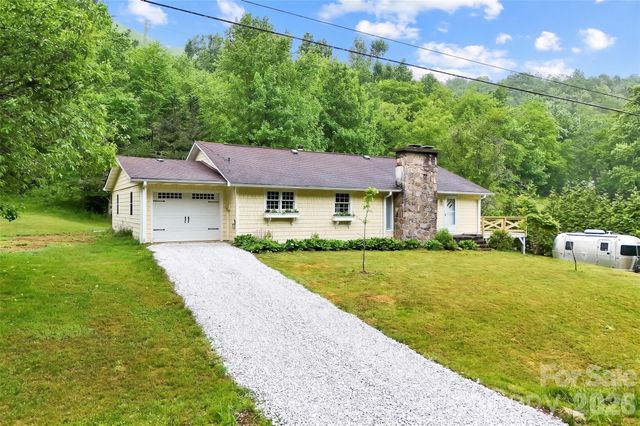 434 Dovers Branch Road, Burnsville, NC 28714