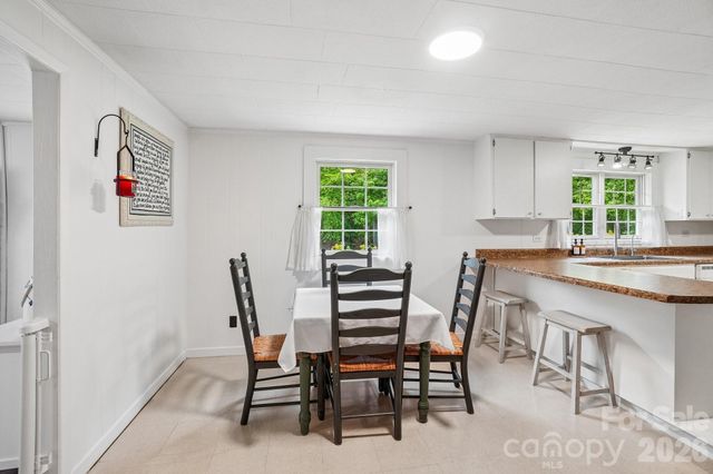 434 Dovers Branch Road, Burnsville, NC 28714