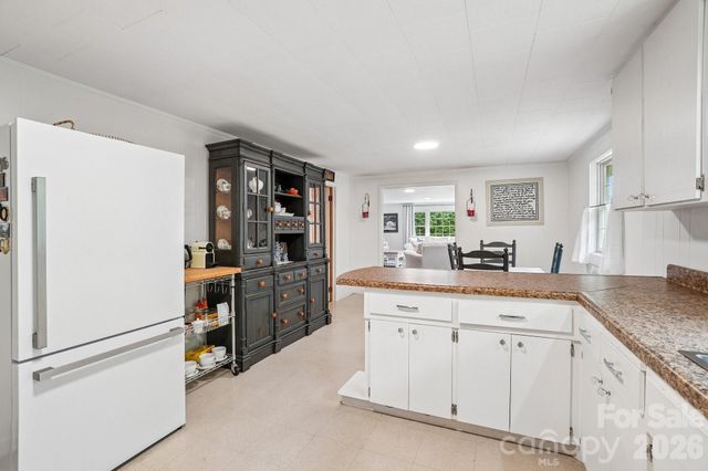 434 Dovers Branch Road, Burnsville, NC 28714
