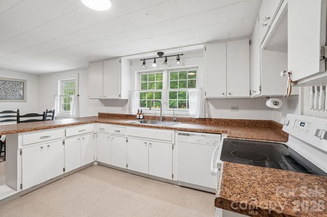 434 Dovers Branch Road, Burnsville, NC 28714