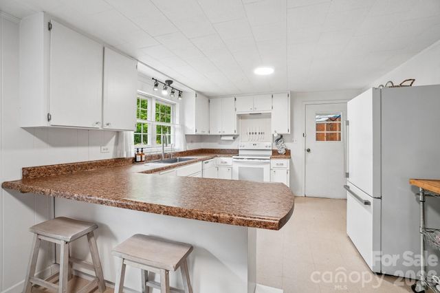 434 Dovers Branch Road, Burnsville, NC 28714