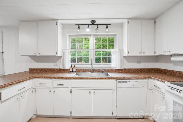 434 Dovers Branch Road, Burnsville, NC 28714