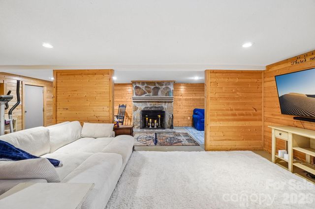 434 Dovers Branch Road, Burnsville, NC 28714