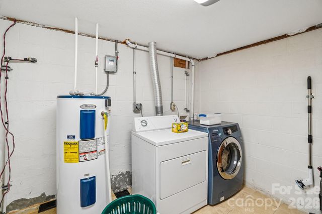 434 Dovers Branch Road, Burnsville, NC 28714