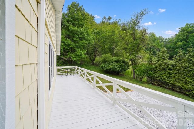 434 Dovers Branch Road, Burnsville, NC 28714
