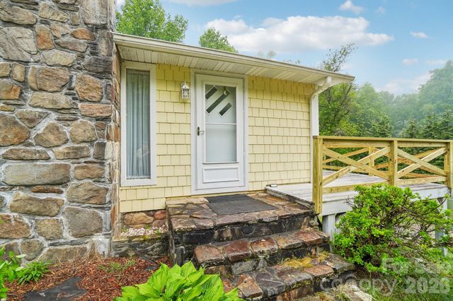 434 Dovers Branch Road, Burnsville, NC 28714