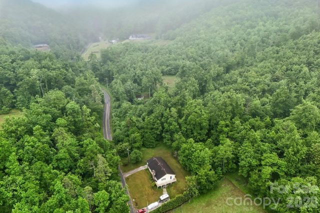 434 Dovers Branch Road, Burnsville, NC 28714