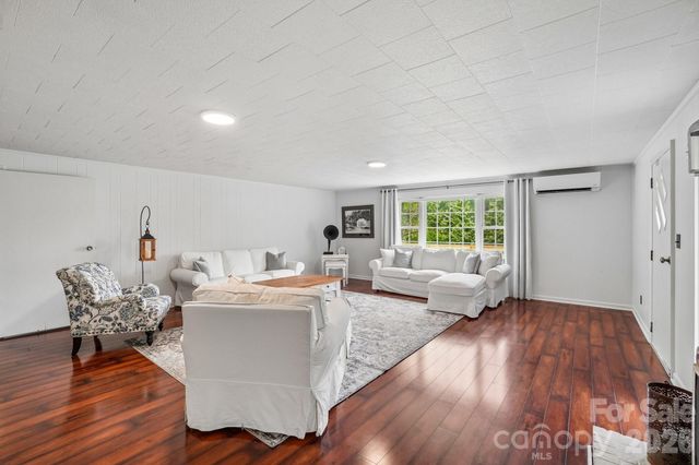 434 Dovers Branch Road, Burnsville, NC 28714