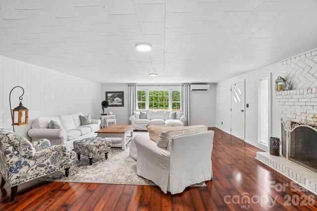 434 Dovers Branch Road, Burnsville, NC 28714