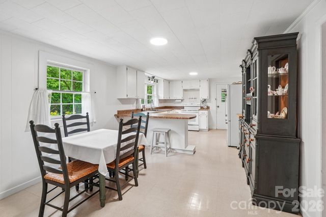 434 Dovers Branch Road, Burnsville, NC 28714