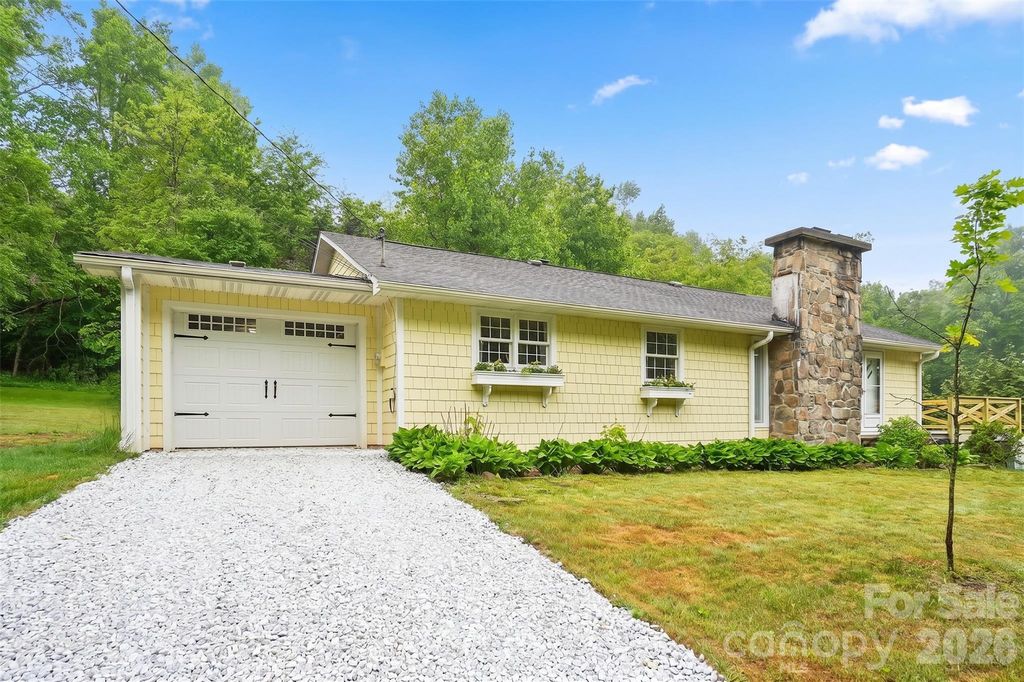 434 Dovers Branch Road, Burnsville, NC 28714