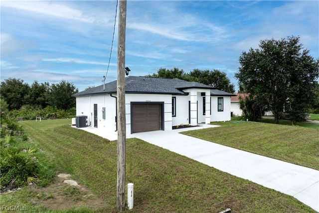 2804 73rd ST W, Lehigh Acres, FL 33971