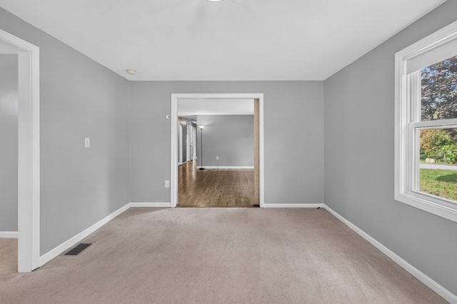 12 Sunset, Derry, NH 03038