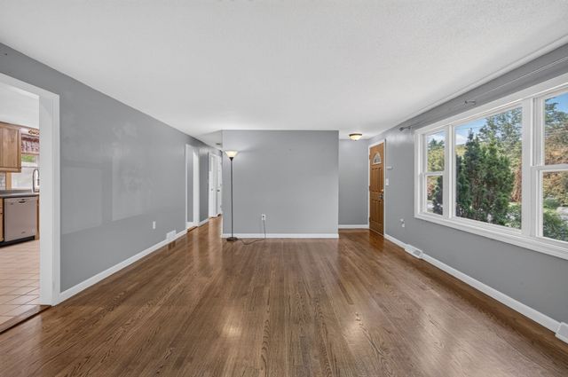 12 Sunset, Derry, NH 03038