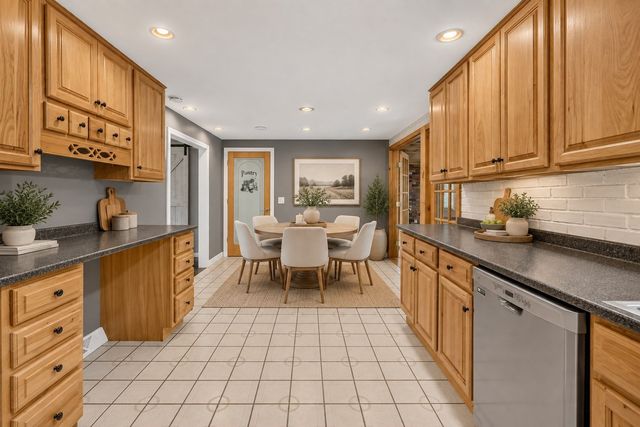 12 Sunset, Derry, NH 03038