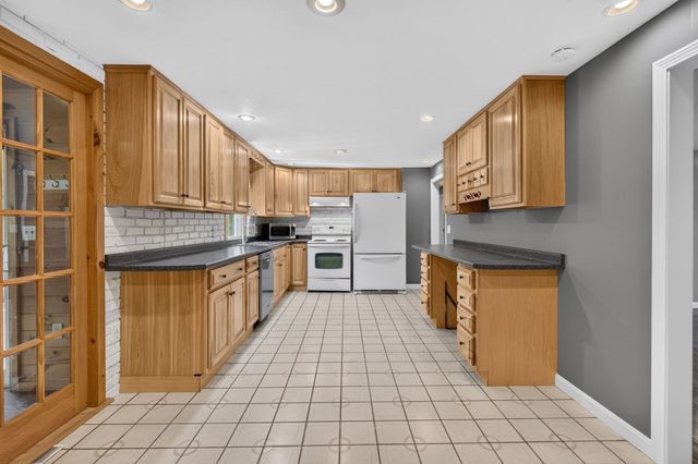 12 Sunset, Derry, NH 03038