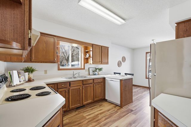 1210 Ravenswood Court, Shoreview, MN 55126