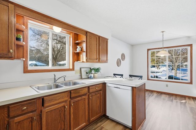 1210 Ravenswood Court, Shoreview, MN 55126