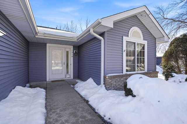 1210 Ravenswood Court, Shoreview, MN 55126