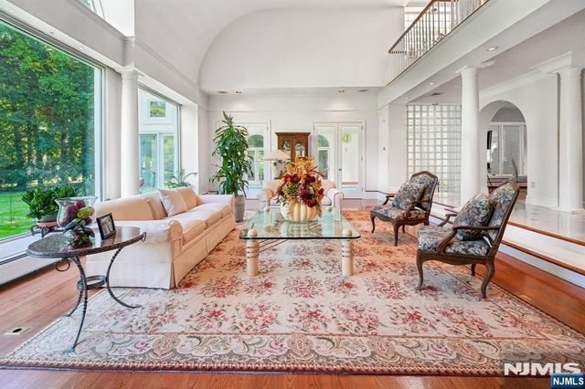 19 Scott Court, Allendale, NJ 07401