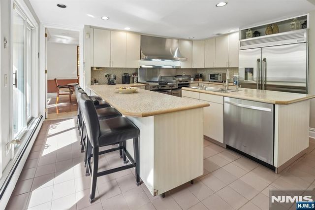19 Scott Court, Allendale, NJ 07401