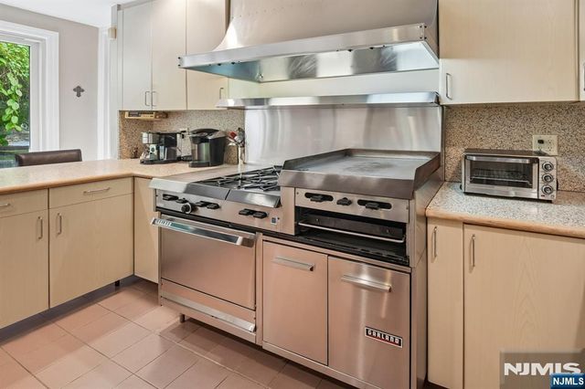 19 Scott Court, Allendale, NJ 07401