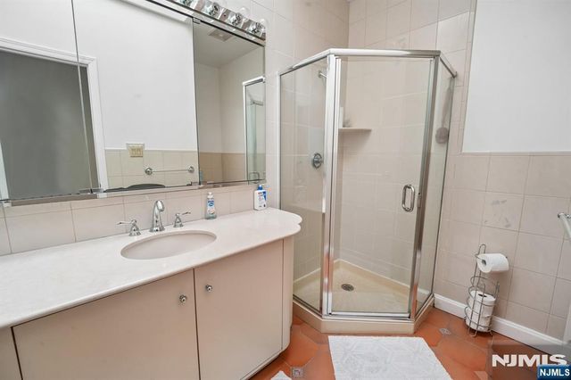 19 Scott Court, Allendale, NJ 07401