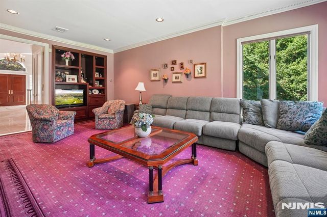 19 Scott Court, Allendale, NJ 07401
