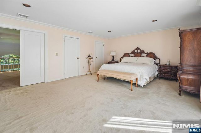 19 Scott Court, Allendale, NJ 07401