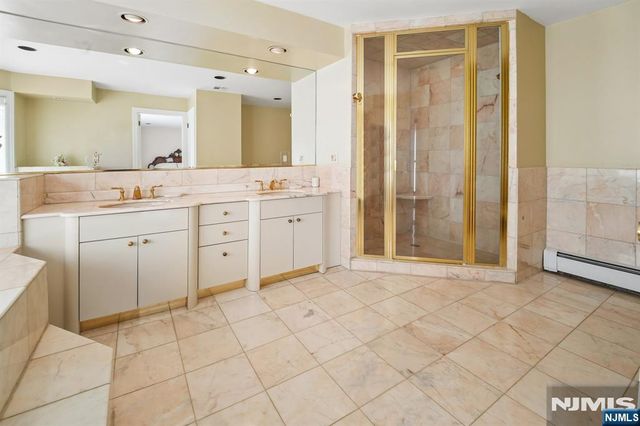 19 Scott Court, Allendale, NJ 07401