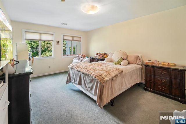 19 Scott Court, Allendale, NJ 07401