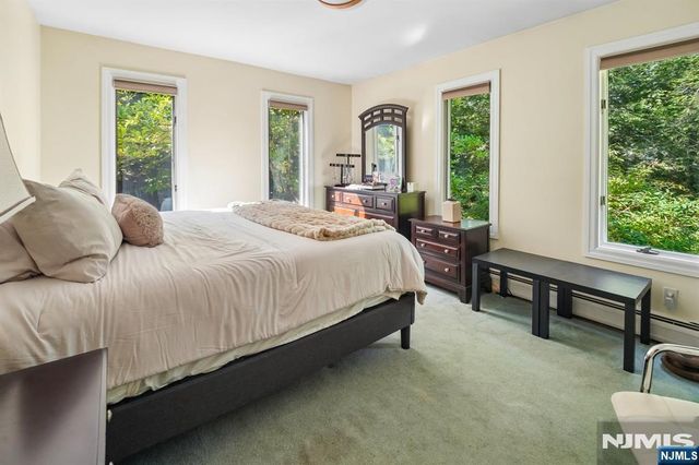 19 Scott Court, Allendale, NJ 07401