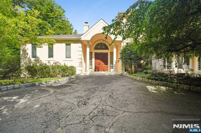 19 Scott Court, Allendale, NJ 07401