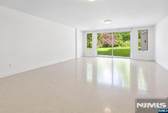 19 Scott Court, Allendale, NJ 07401