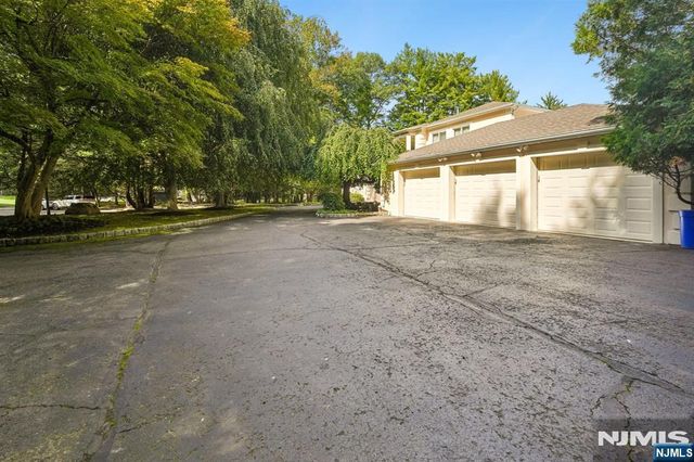 19 Scott Court, Allendale, NJ 07401