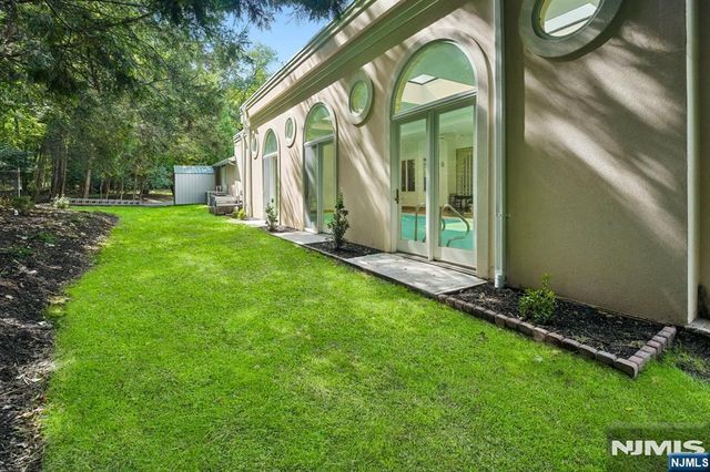 19 Scott Court, Allendale, NJ 07401