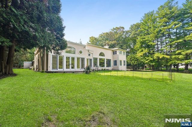 19 Scott Court, Allendale, NJ 07401