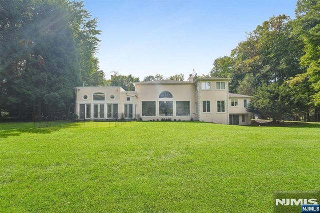 19 Scott Court, Allendale, NJ 07401