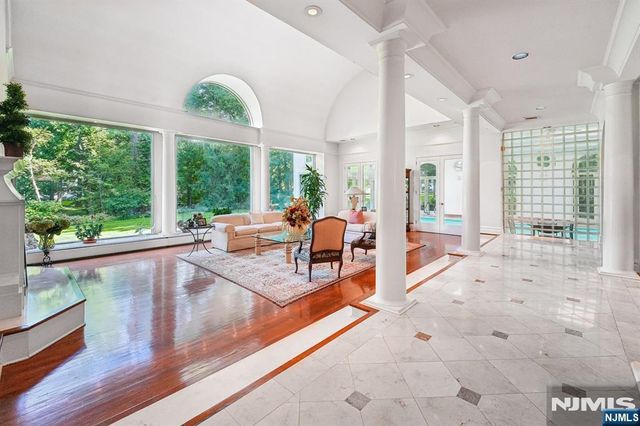 19 Scott Court, Allendale, NJ 07401