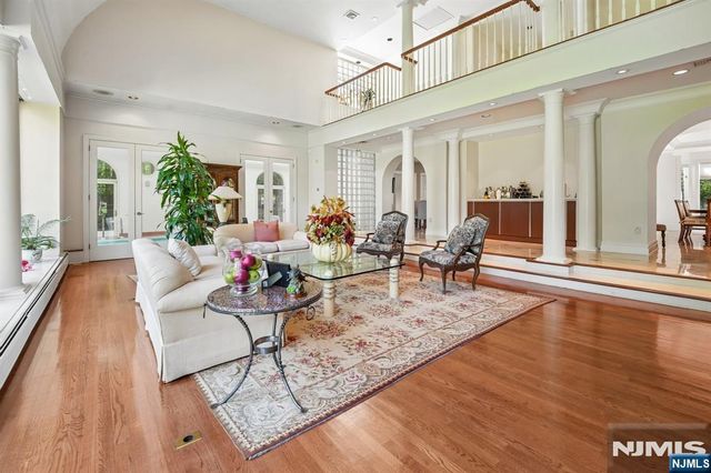19 Scott Court, Allendale, NJ 07401