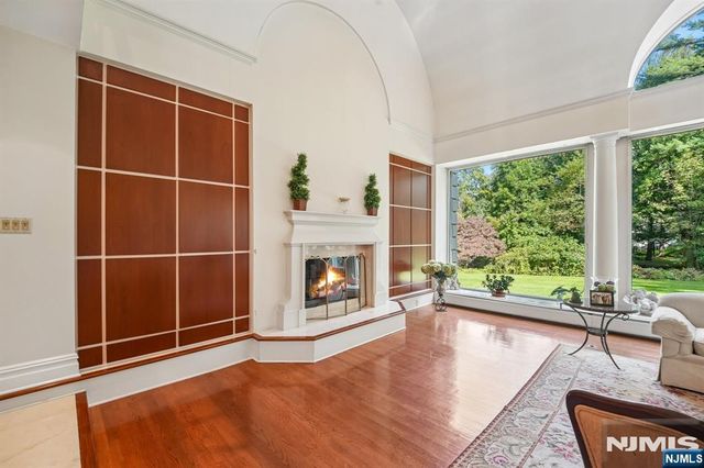 19 Scott Court, Allendale, NJ 07401