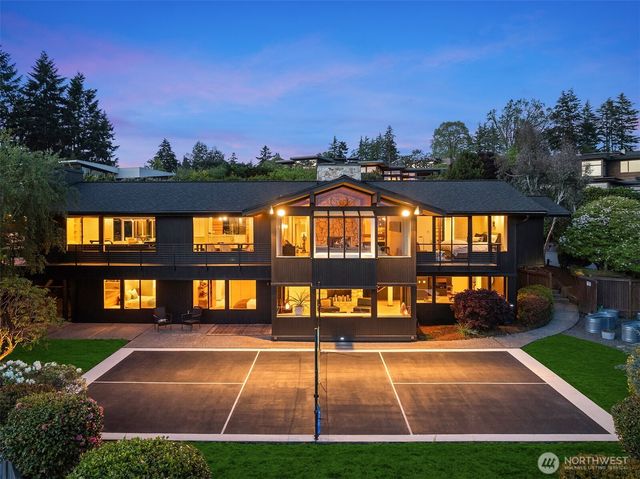 9242 NE 14th Street, Clyde Hill, WA 98004