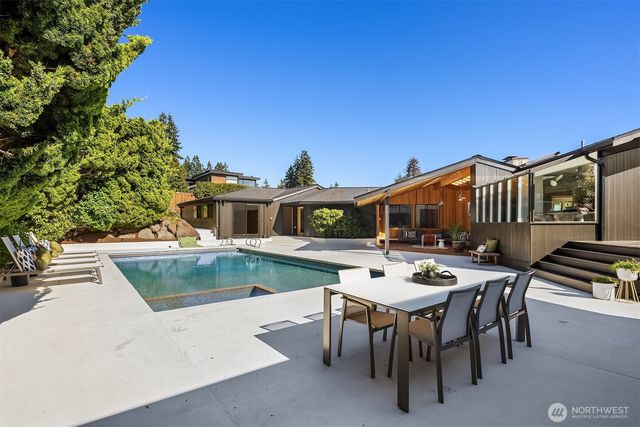 9242 NE 14th Street, Clyde Hill, WA 98004