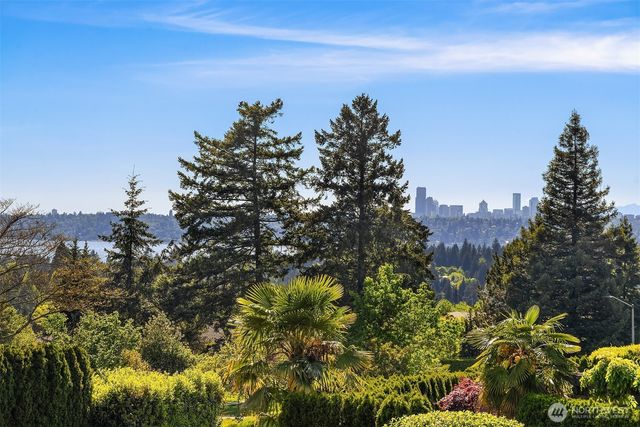 9242 NE 14th Street, Clyde Hill, WA 98004