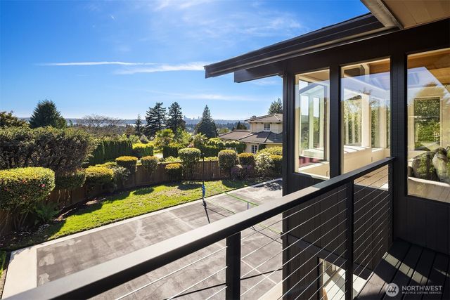 9242 NE 14th Street, Clyde Hill, WA 98004