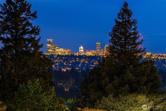 9242 NE 14th Street, Clyde Hill, WA 98004