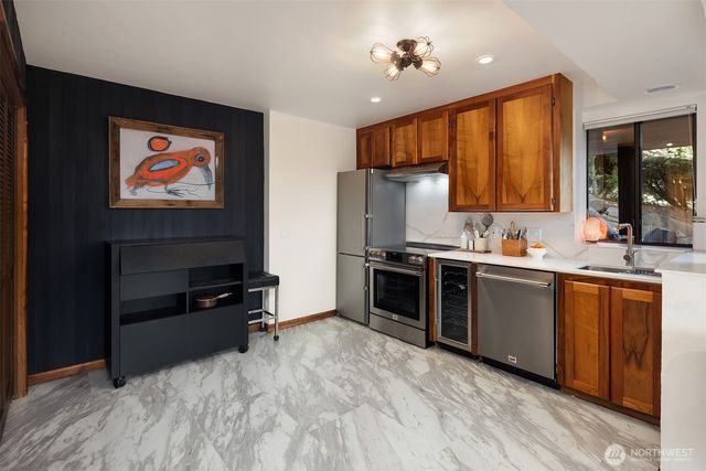9242 NE 14th Street, Clyde Hill, WA 98004