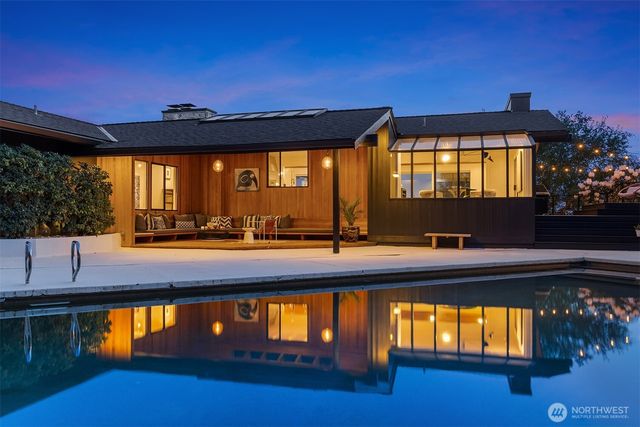 9242 NE 14th Street, Clyde Hill, WA 98004