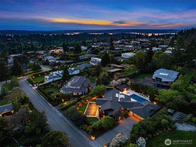9242 NE 14th Street, Clyde Hill, WA 98004